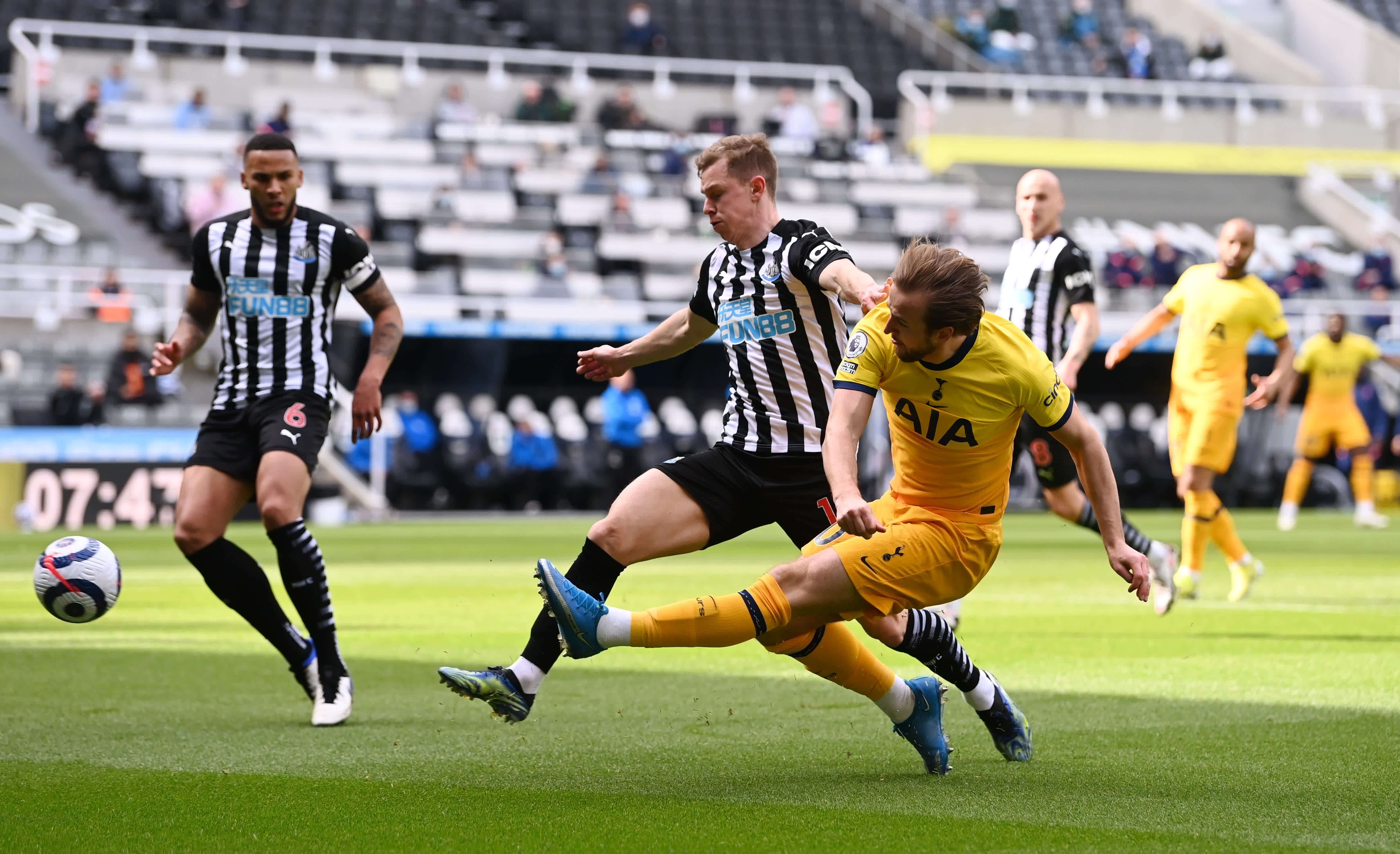 固的防守反 固的防守反